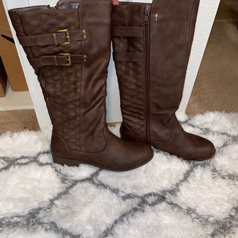 Brand new boots (still has little tag to show)